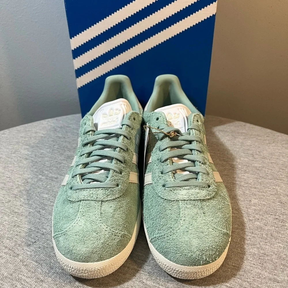 Adidas Classic Gazelle Suede Sneaker Hazy Green Women's Shoe Size 7 IG4393 - Picture 3 of 12